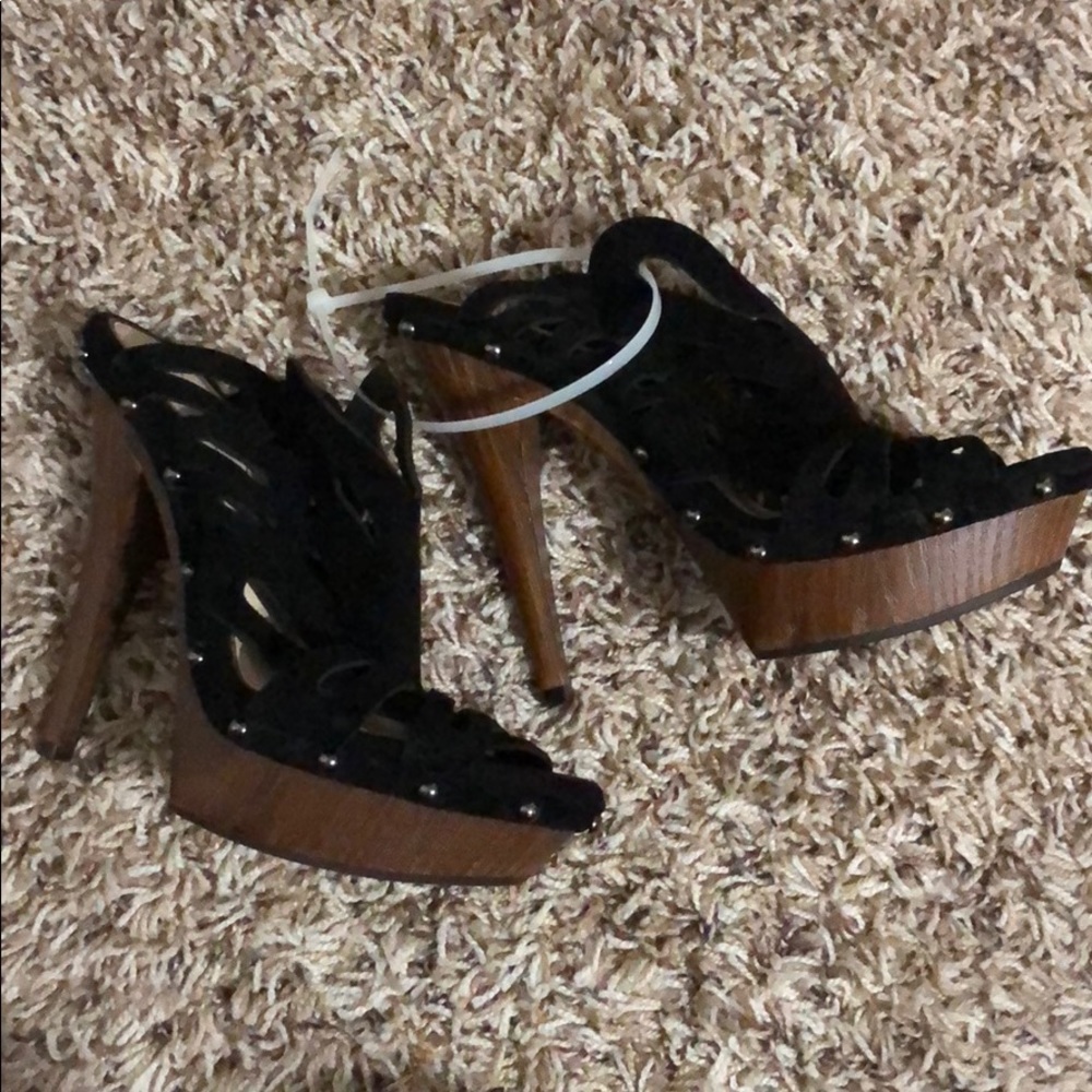 Jessica Simpson heels